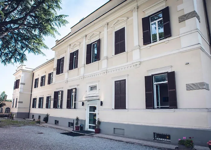 Konukevi San Luigi - Residenza Gemelli Roma
